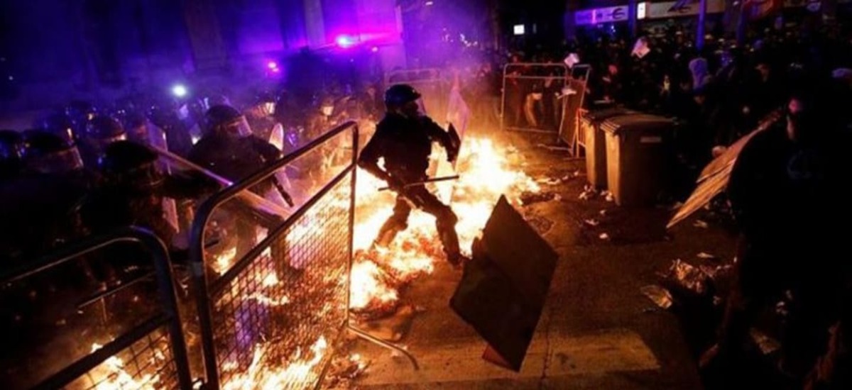 Καταλονία: Συγκρούσεις αυτονομιστών με αστυνομία και ακροδεξιούς