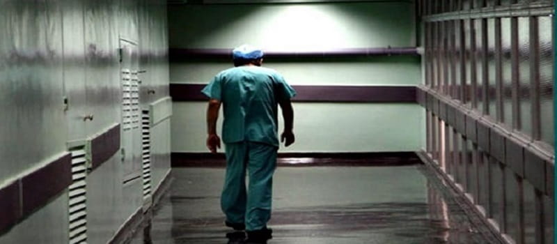 Καταρρέει το Σουηδικό Σύστημα Υγείας - Γεννάνε μες τα αμάξια