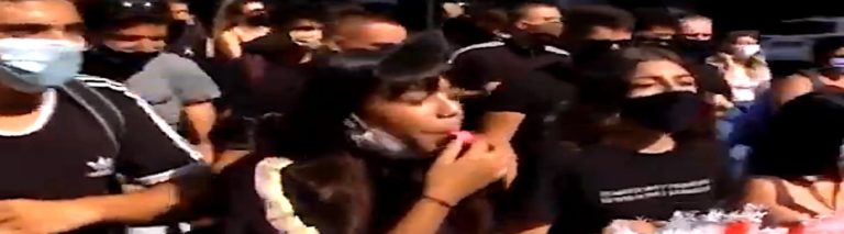 Κρουασανάκια αντί για καθαρίστριες έστειλε ο δήμος Αχαρνών στα υπό κατάληψη σχολεία! (vid)