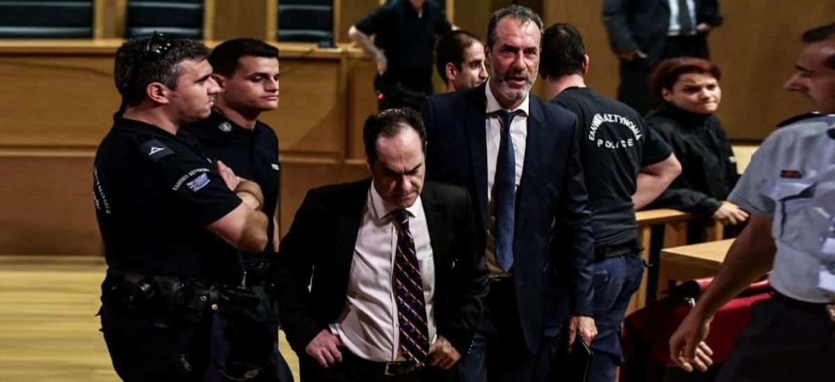 Κόντεψαν να πιαστούν στα χέρια οι συνήγοροι των νεοναζί