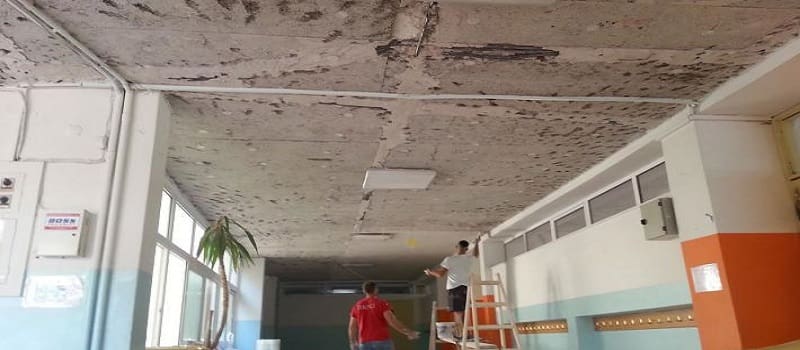 Σοβάδες έπεσαν σε σχολείο