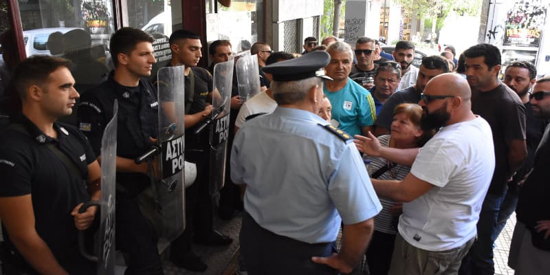 Με παρέμβαση του ΠΑΜΕ αναβλήθηκε πλειστηριασμός πρώτης κατοικίας