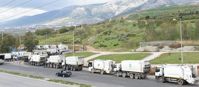 Με φουσκωτούς υποδέχτηκαν τη «Λαϊκή Συσπείρωση»