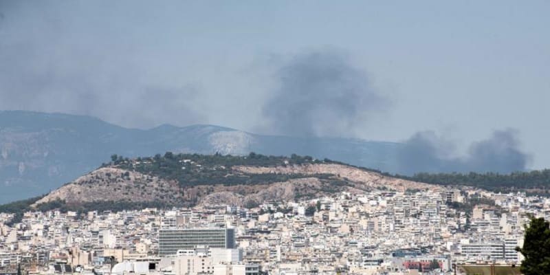 Μεταμόρφωση: Καίει ακόμα η φωτιά στο εργοστάσιο πλαστικών