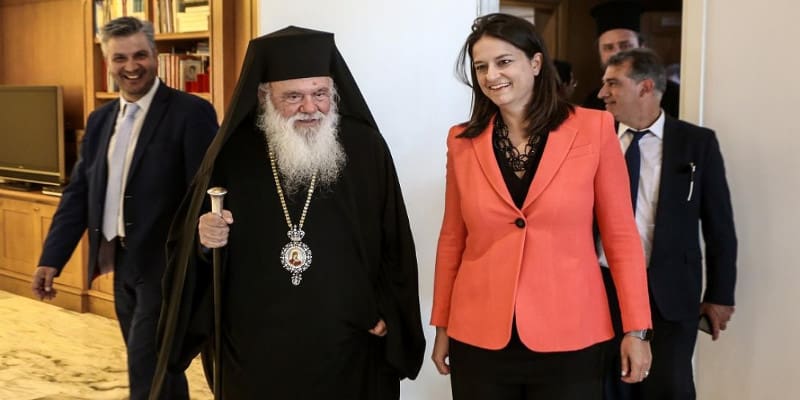 Μην παραχαράσσετε την Ιστορία