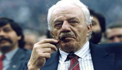 Μοιράζει πόνο η - επί 25ετίας - σταθερή θέση του ΚΚΕ