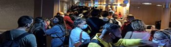Σαν σαρδέλες στριμώχνονται οι επιβάτες στα πλοία