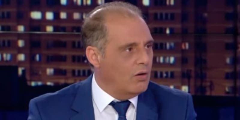 Να σταλούν οι πρόσφυγες σε Γυάρο και Μακρόνησο ζητάει ο Βελόπουλος