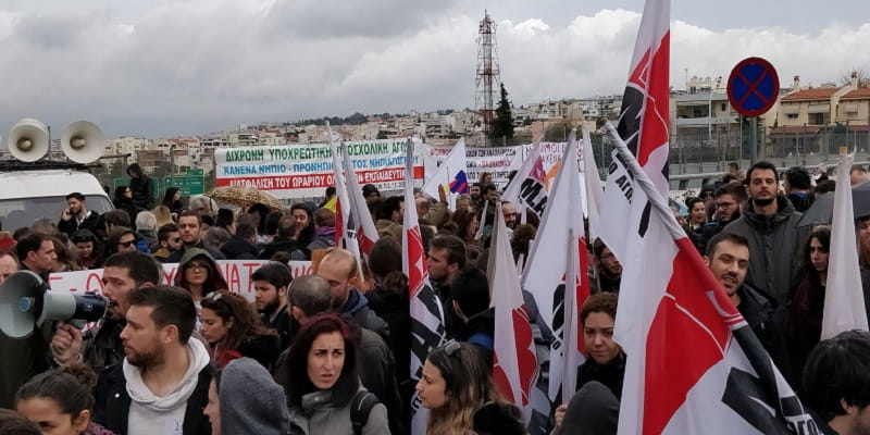 Ξύλο και χημικά σε εκπαιδευτικούς στο Υπ. Παιδείας