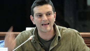Ο «Ρίζος» διέλυσε το αντιμνημονιακό προφίλ του Βαρουφάκη