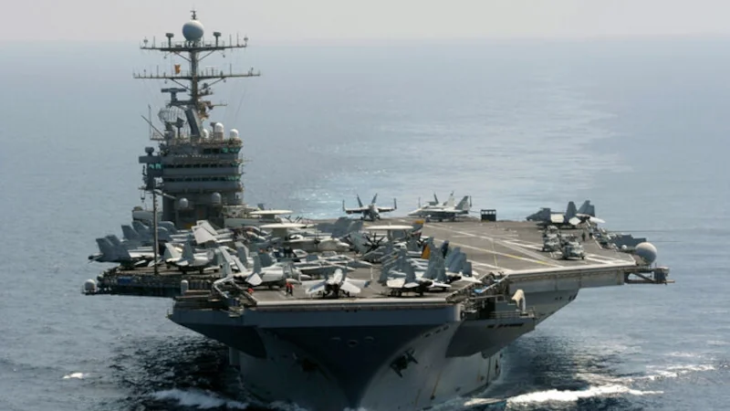 Οι ΗΠΑ συγκεντρώνουν δυνάμεις ενώ το Ιράν μιλά για «ολοκληρωτικό πόλεμο»