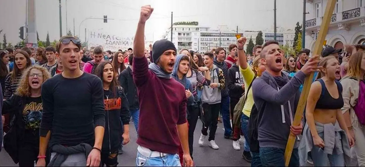 Οι μαθητές δείχνουν τον δρόμο στους καναπεδάκηδες