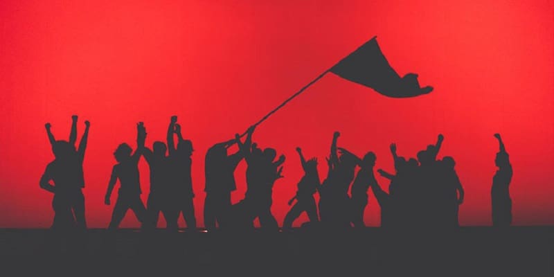 Πάμε να το παλέψουμε; (της Λιάνας Κανέλλη)