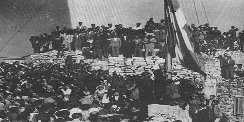 Ούτε ανθέλληνας ούτε εθνικιστής - Είμαι Πατριώτης και Διεθνιστής