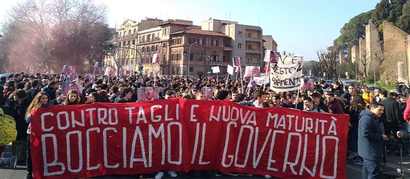 Πάνω από 100 χιλιάδες μαθητές διαδήλωσαν κατά του Σαλβίνι
