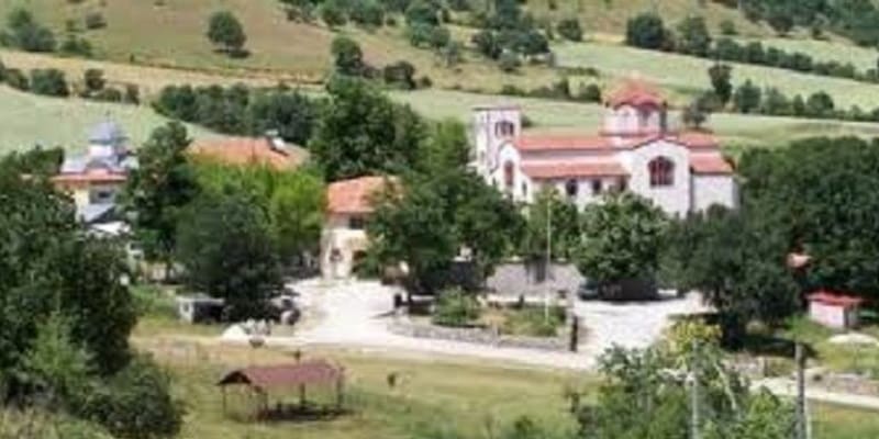 Παπάς πέταξε έξω πιστή με μάσκα: «Δεν θέλω καρναβάλια στην εκκλησία»