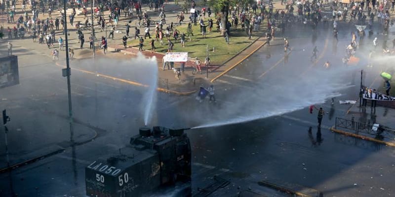 Παράσταση διαμαρτυρίας στην πρεσβεία της Χιλής - Δευτέρα 25 Νοέμβρη