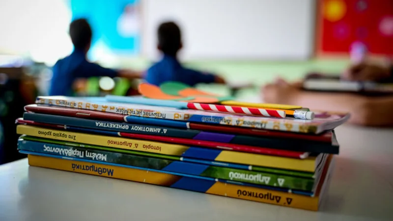 Πού στοχεύει η κυβέρνηση με το «πολλαπλό βιβλίο»;