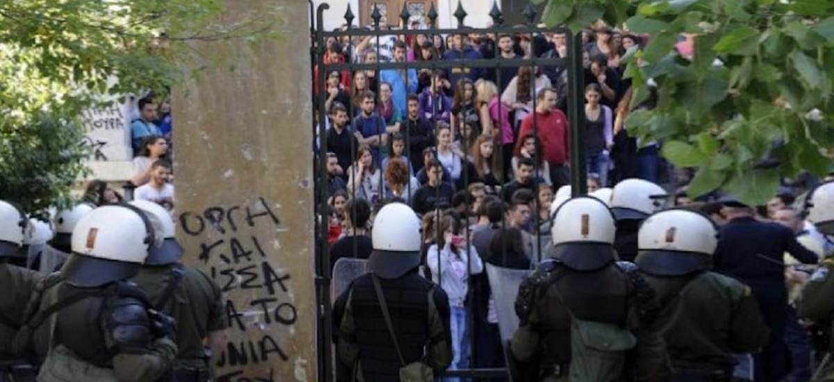 Προετοιμάζουν εισβολή των ΜΑΤ σε κάθε σχολή