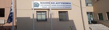 Σύλληψη στελέχους ΚΚΕ γιατί έσβηνε συνθήματα φασιστών έξω από σχολείο