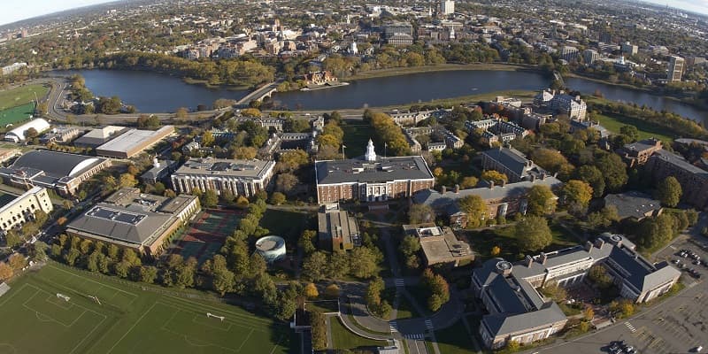Πόσο κοστίζουν τελικά οι σπουδές στο Harvard