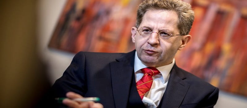 Είσαι «Προστάτης του Συντάγματος» και συνεργάζεσαι με Ναζί
