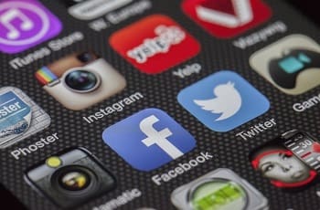 Το Facebook «προγραμματίζει» τη σκέψη των ανθρώπων