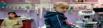 Το Ισραήλ εμποδίζει γονείς παιδιών με καρκίνο να τα συνοδεύουν