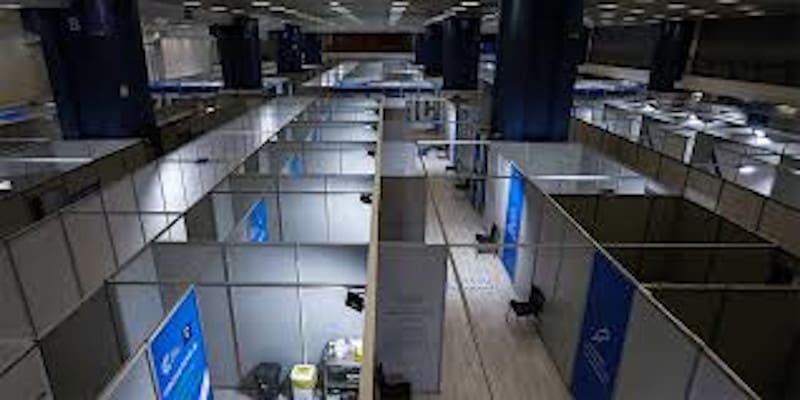 Για το κλείσιμο των εμβολιαστικών κέντρων