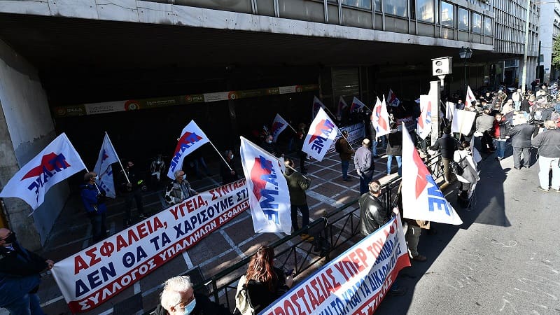 Το ΠΑΜΕ «έσπασε» τον γύψο – Μοτοπορεία στο κέντρο της Αθήνας