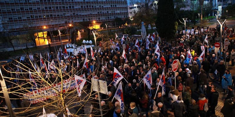 Το απίστευτο τρολάρισμα του ΠΑΜΕ στους εργατοπατέρες