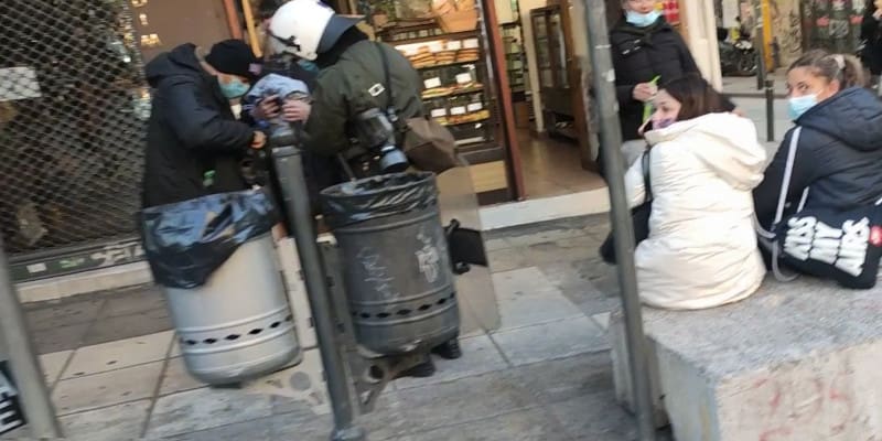 Χυδαία στοχοποίηση δημοσιογράφου από μπουμπούκια της ΕΛΑΣ